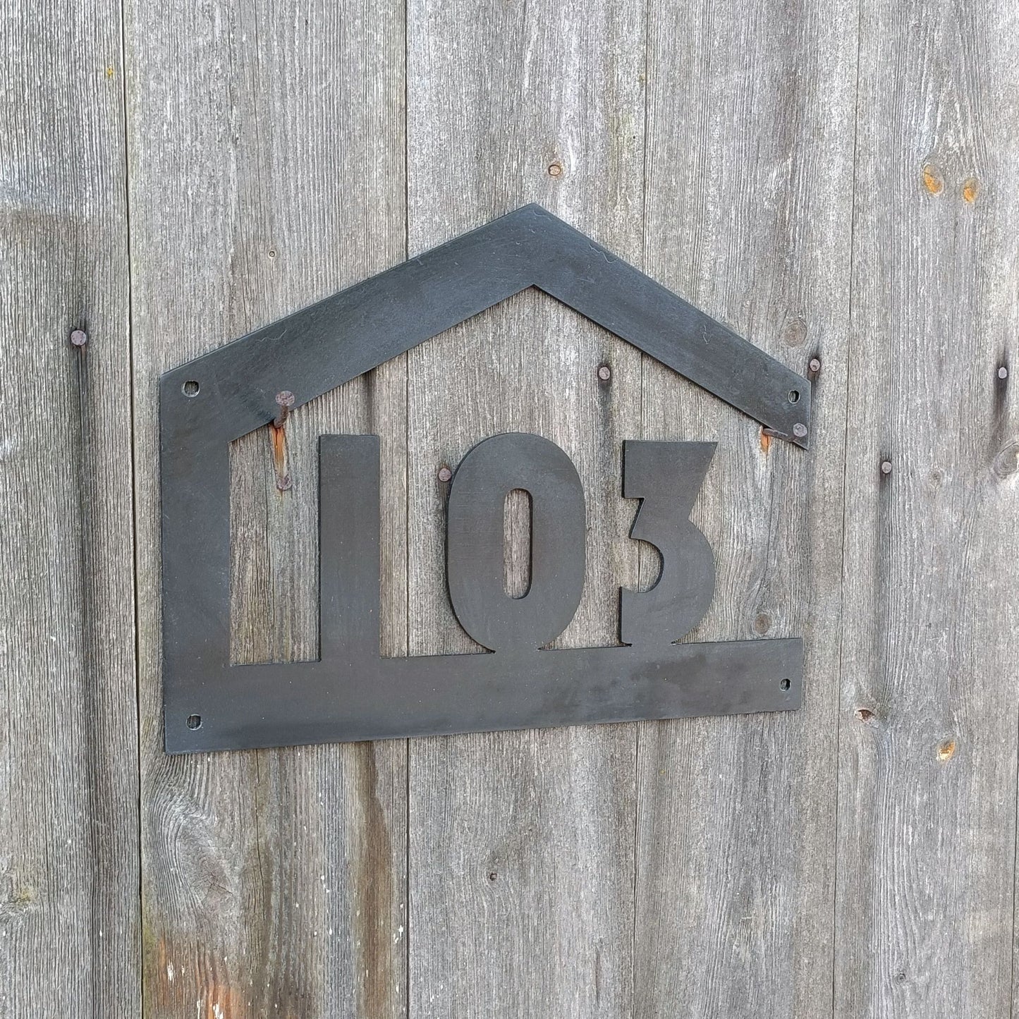 Harja metallinen kustomoitava talonumero