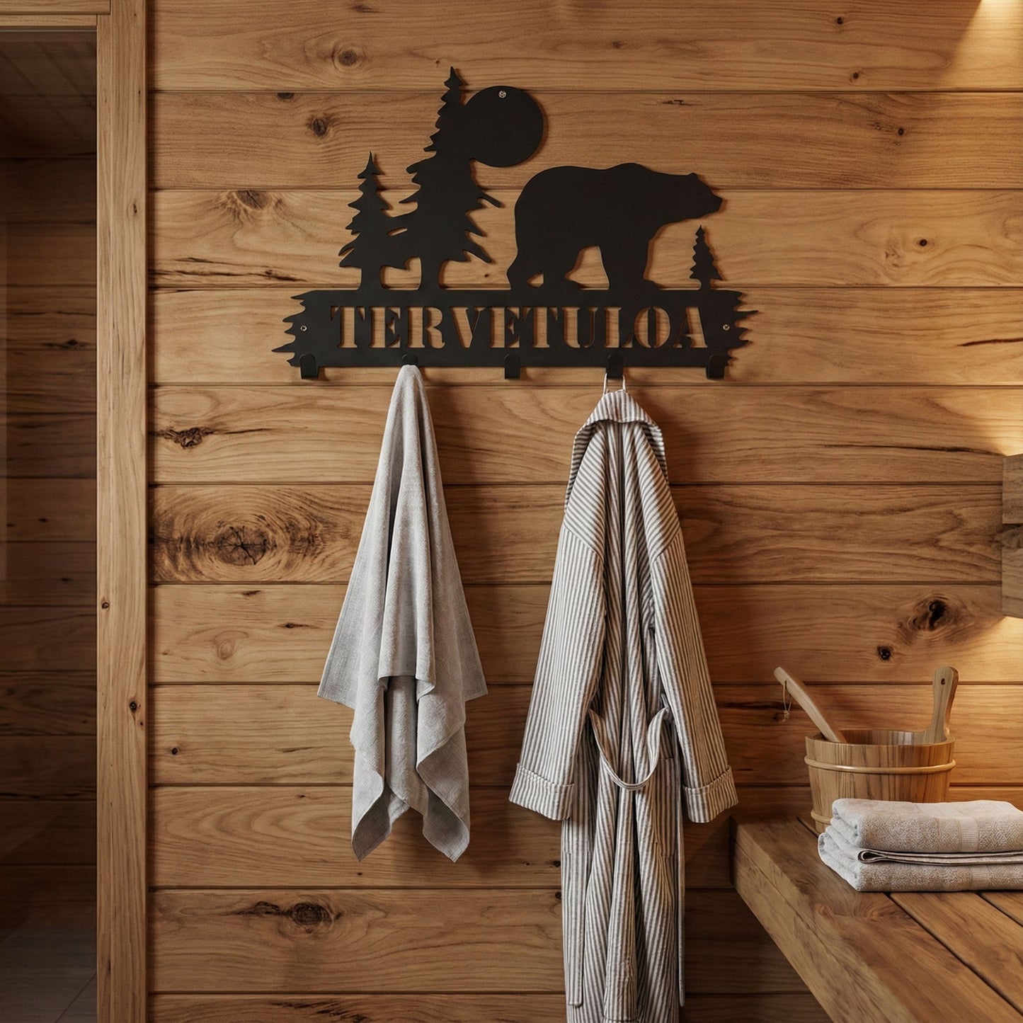 Metallinen seinänaulakko Karhu kustomoitavalla tekstillä