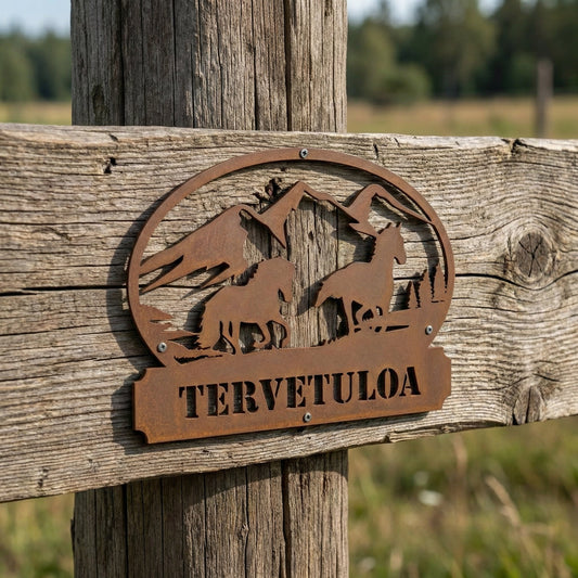 Vuorten vapaus – hevosaiheinen metallikyltti